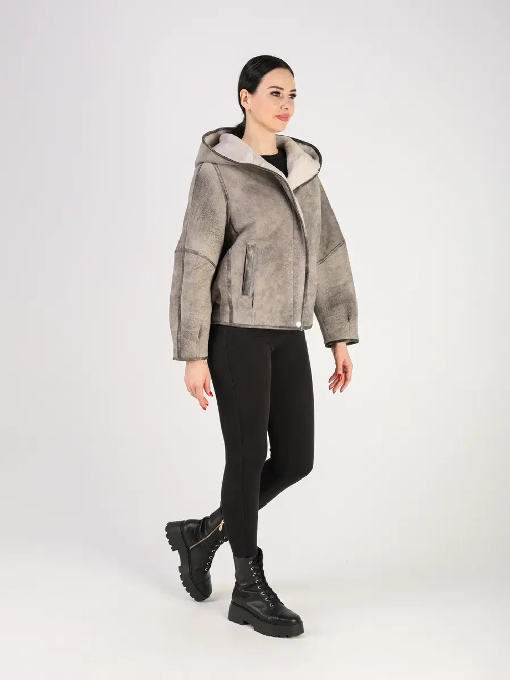 Дубленка зимняя натуральная короткая куртка с капюшоном