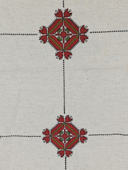 Дорожка с чувашской вышивкой