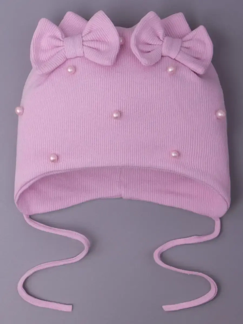 Шапка для девочки осенняя на завязках с бусинами