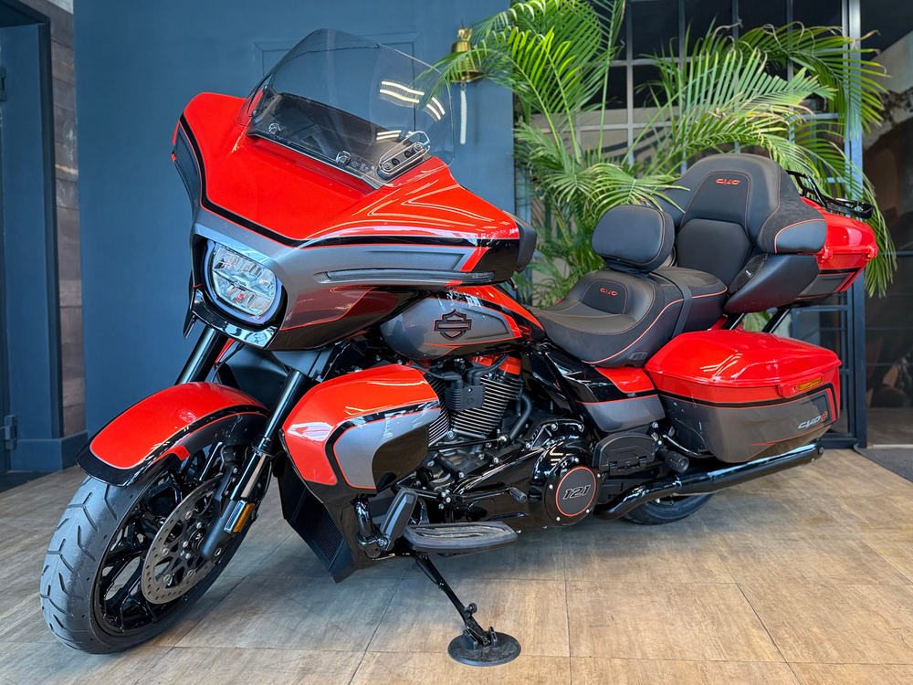 CVO Street Glide Limited "Citrus Heat CVO Tri-Tone" (2026)