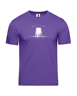 Футболка инопланетяне у своей тарелки мужская фиолетовая с белым рисунком