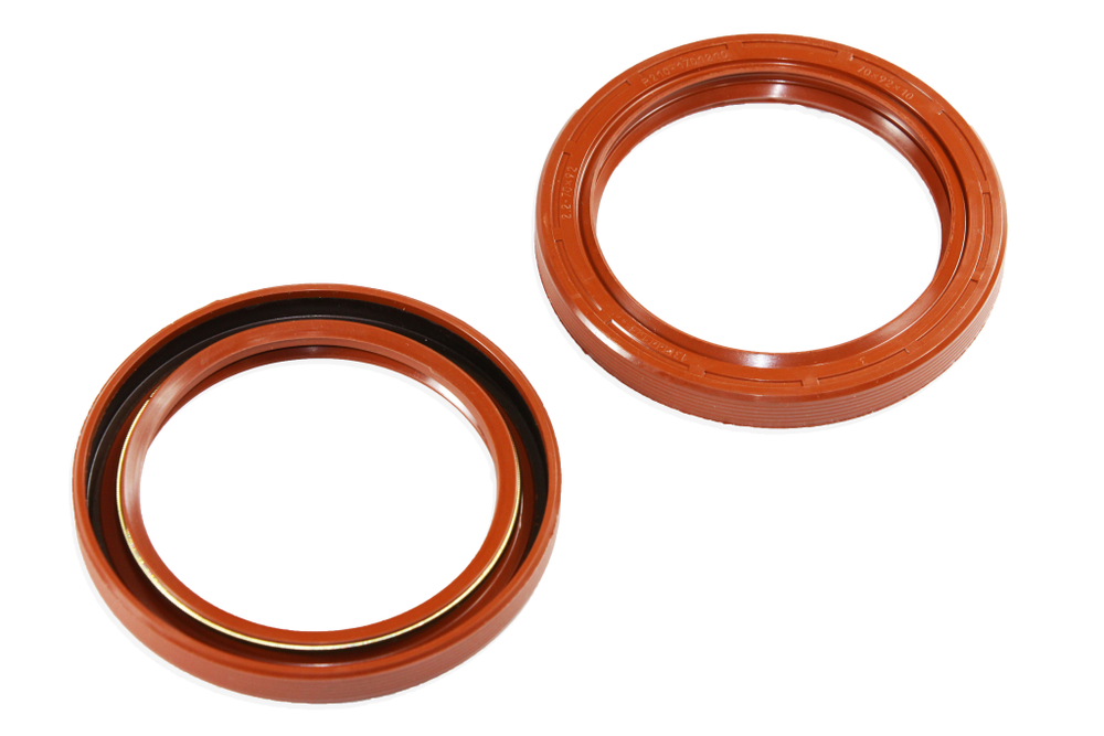 Сальник 70х92х10 а/м МАЗ, УРАЛ дв. ЯМЗ вторичного вала коробки передач (красный с пружиной/NBR)Резинотехника г. Балаково ( ОЕ Р.210-1701210 к. )