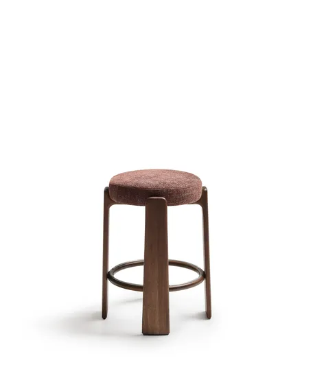 Полубарный табурет Granite 65 см, коричневый шенилл, массив ясеня в цвете орех