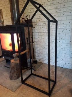 Дровница  домик металлическая