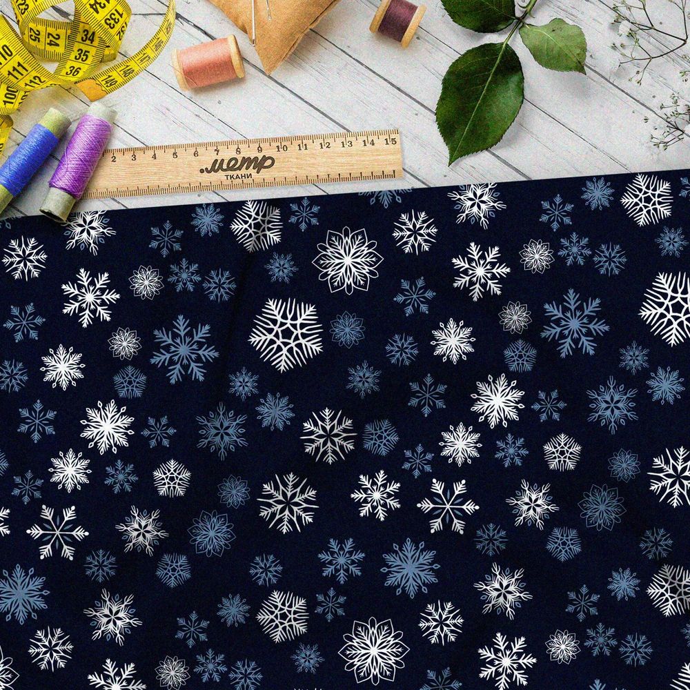 Ткань оксфорд 210 белые и голубые снежинки на тёмно-синем фоне