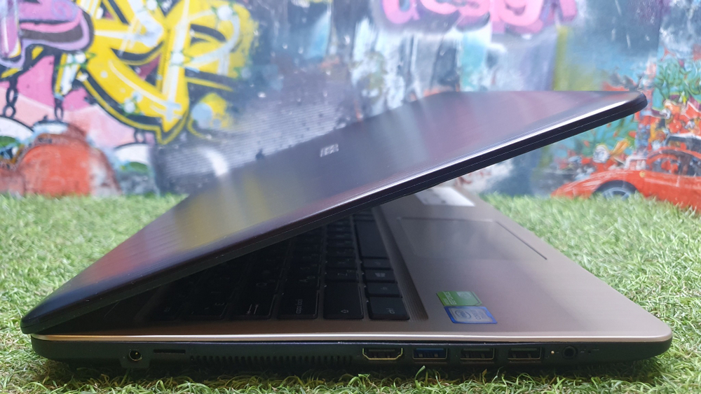 Ноутбук ASUS i3-7/6Gb/Mx110 2Gb/FHD