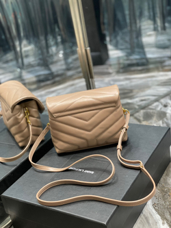 Saint Laurent Loulou 20 cm