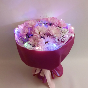 Букет хризантем в светодиодной упаковке