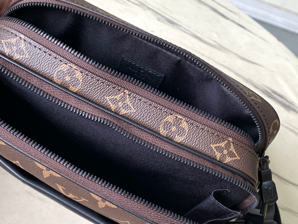 Louis Vuitton Alpha Messenger