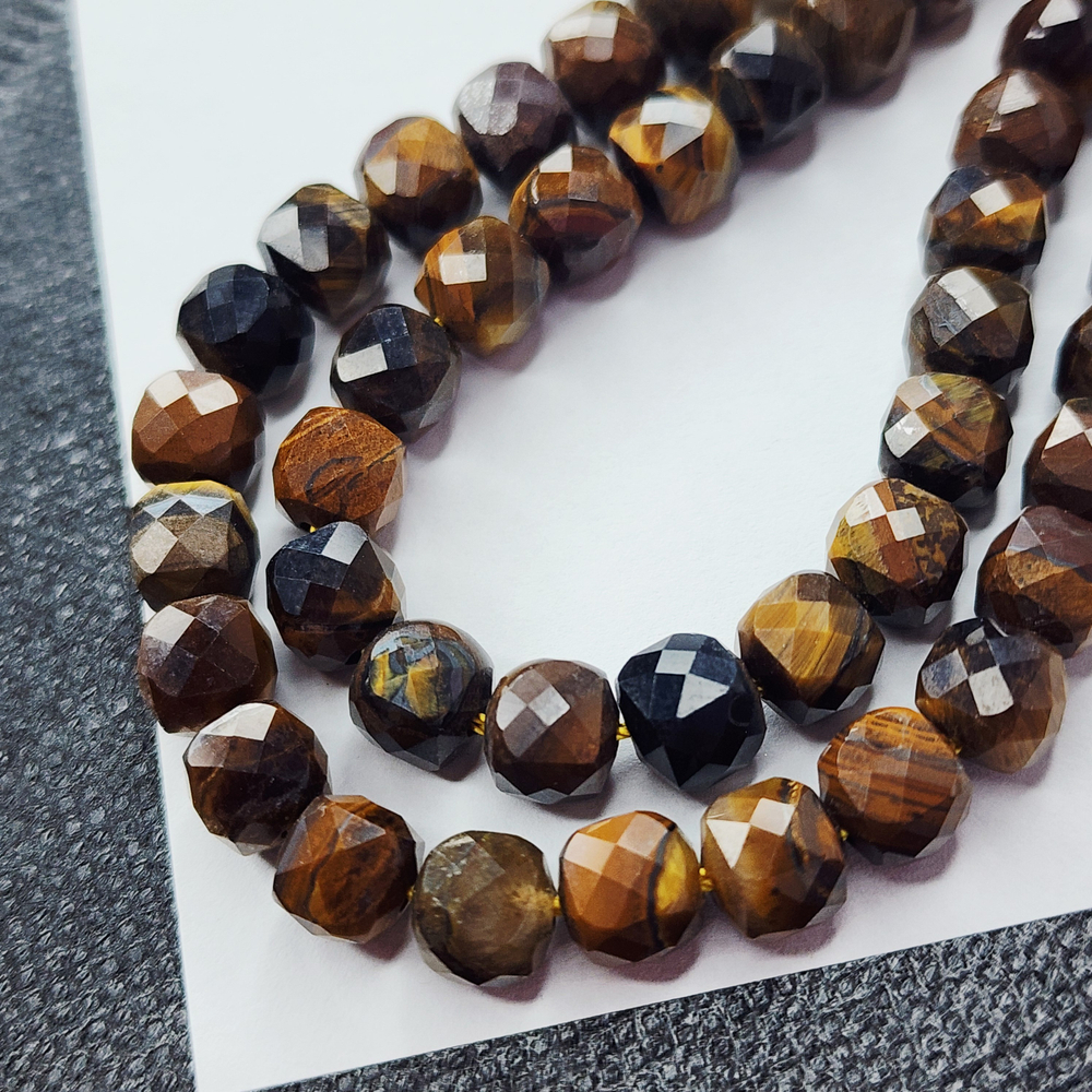 Тигровый глаз, бусины куб, р-р примерно 6.5мм, красивая огранка