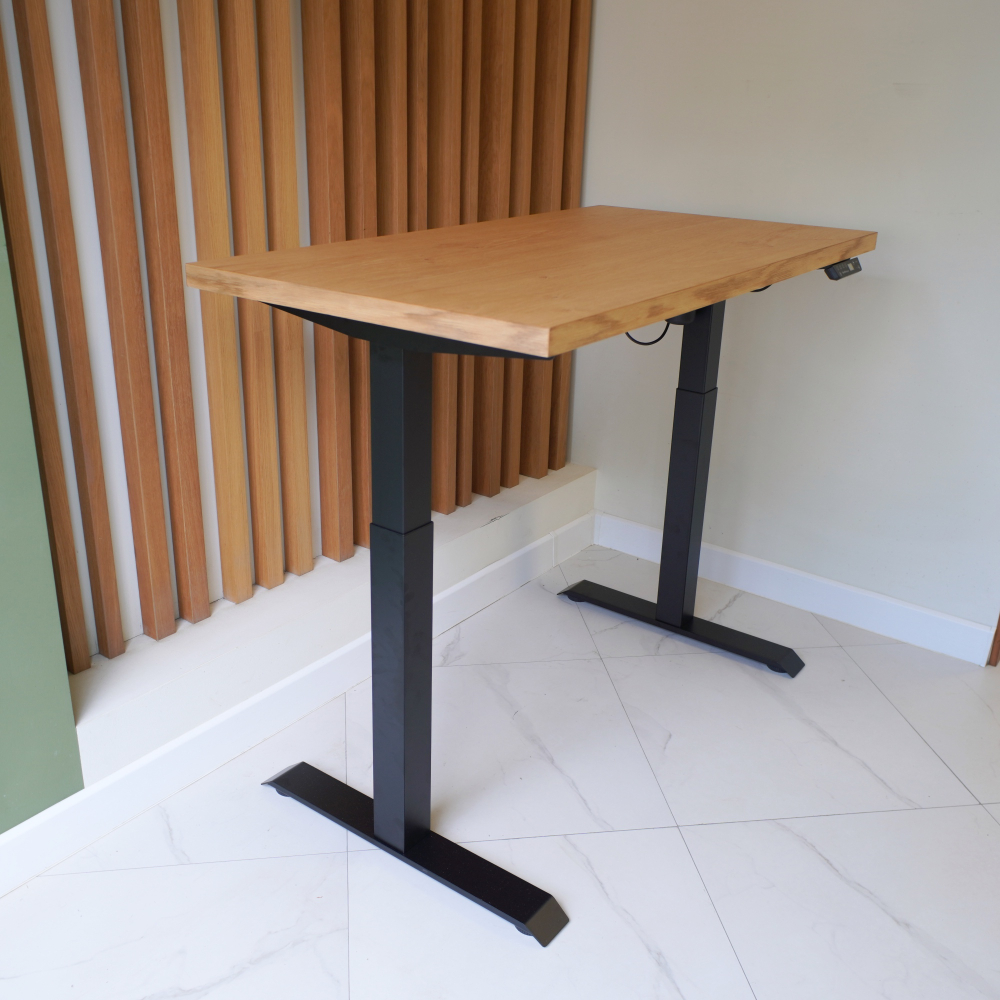 Регулируемый компьютерный стол Motor UP с регулировкой по высоте — столешница МДФ дуб европейский