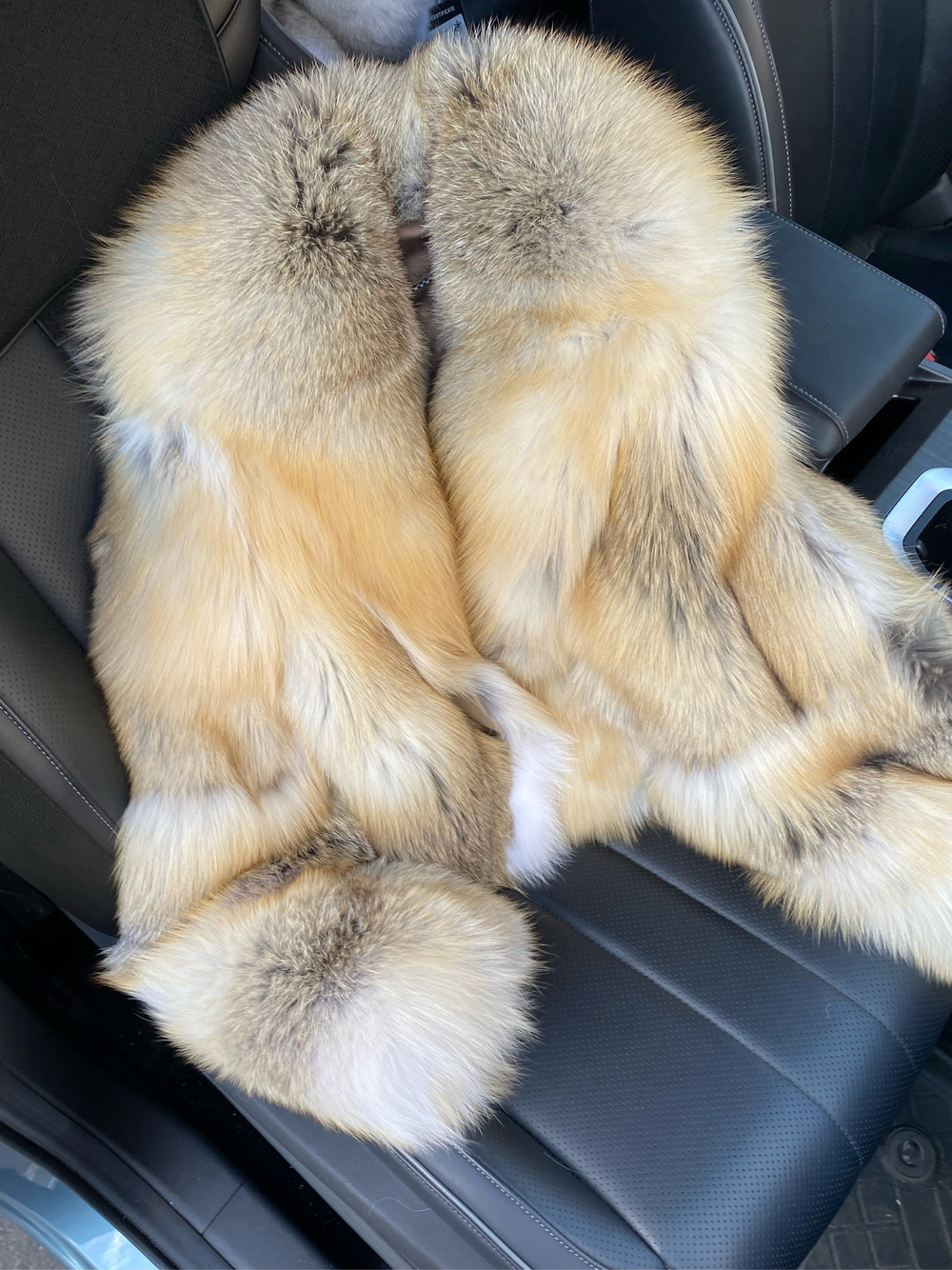 Полушубок из лисы Golden fox с английским воротником