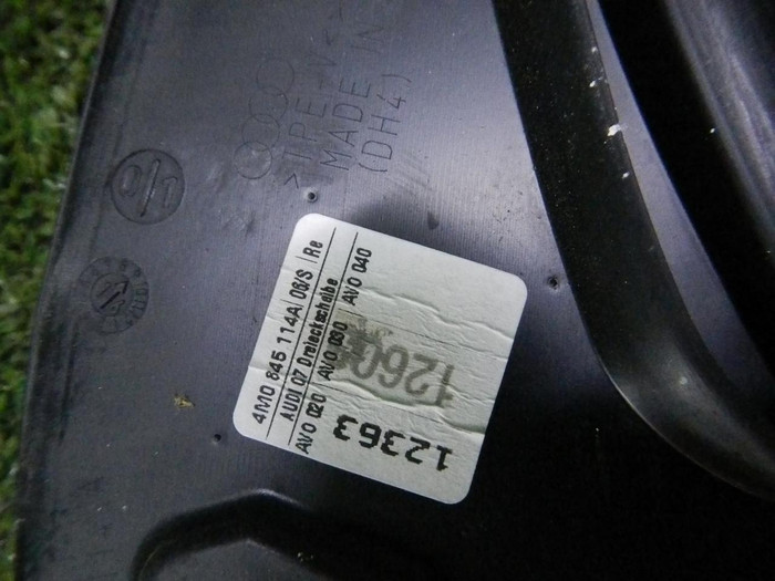 Форточка двери передняя правая Audi Q7 2 (2015-н.в.)