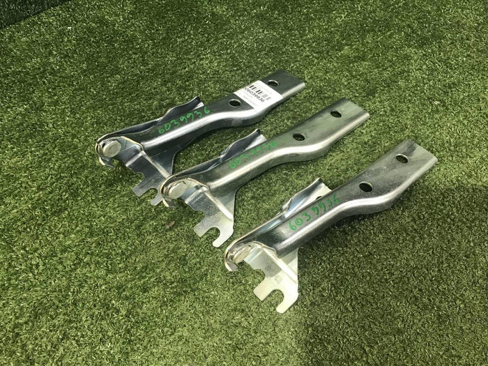 Петля капота левая VW Polo Sedan (2010-2020)