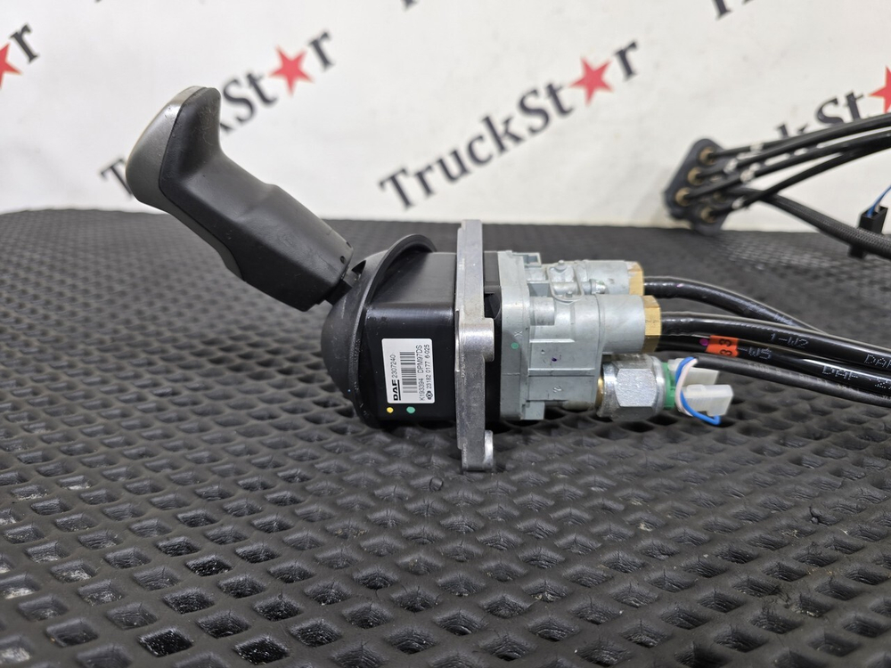 Кран ручного тормоза 2023г