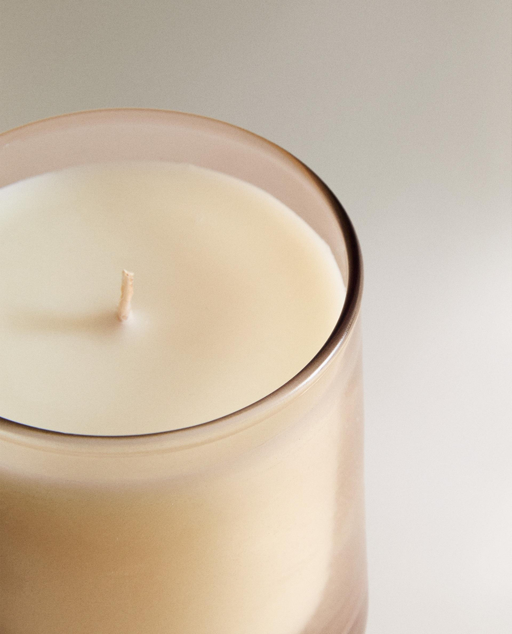 Zara Home Свеча ароматическая Jasmine & Musk 180 г, растительный воск, аромат цветочный древесный, Розовый