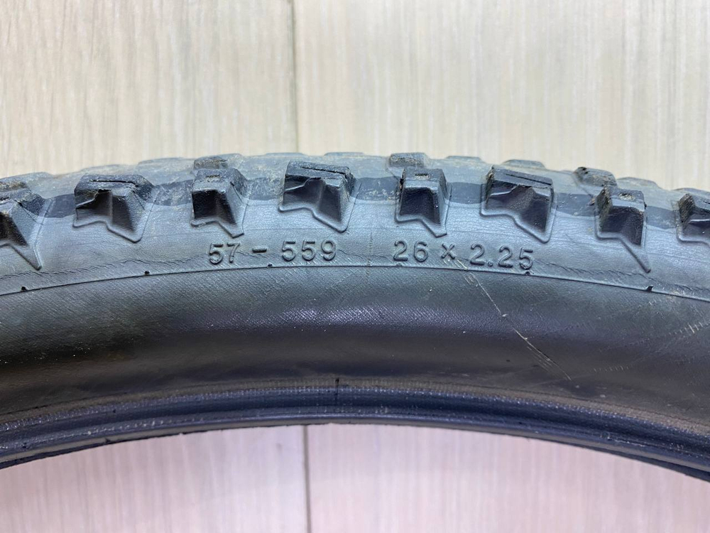 Покрышка для велосипеда Schwalbe Rapid Rob 26x2.25