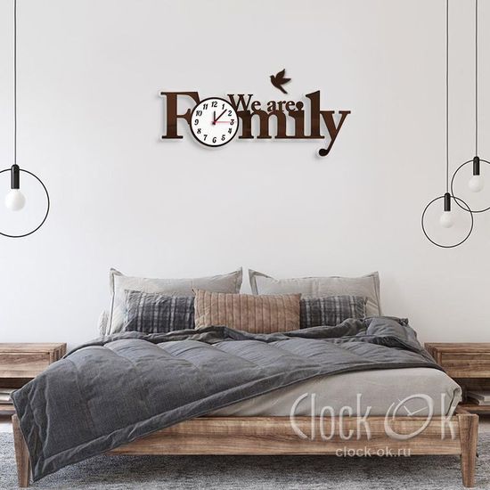 Настенные часы We are family
