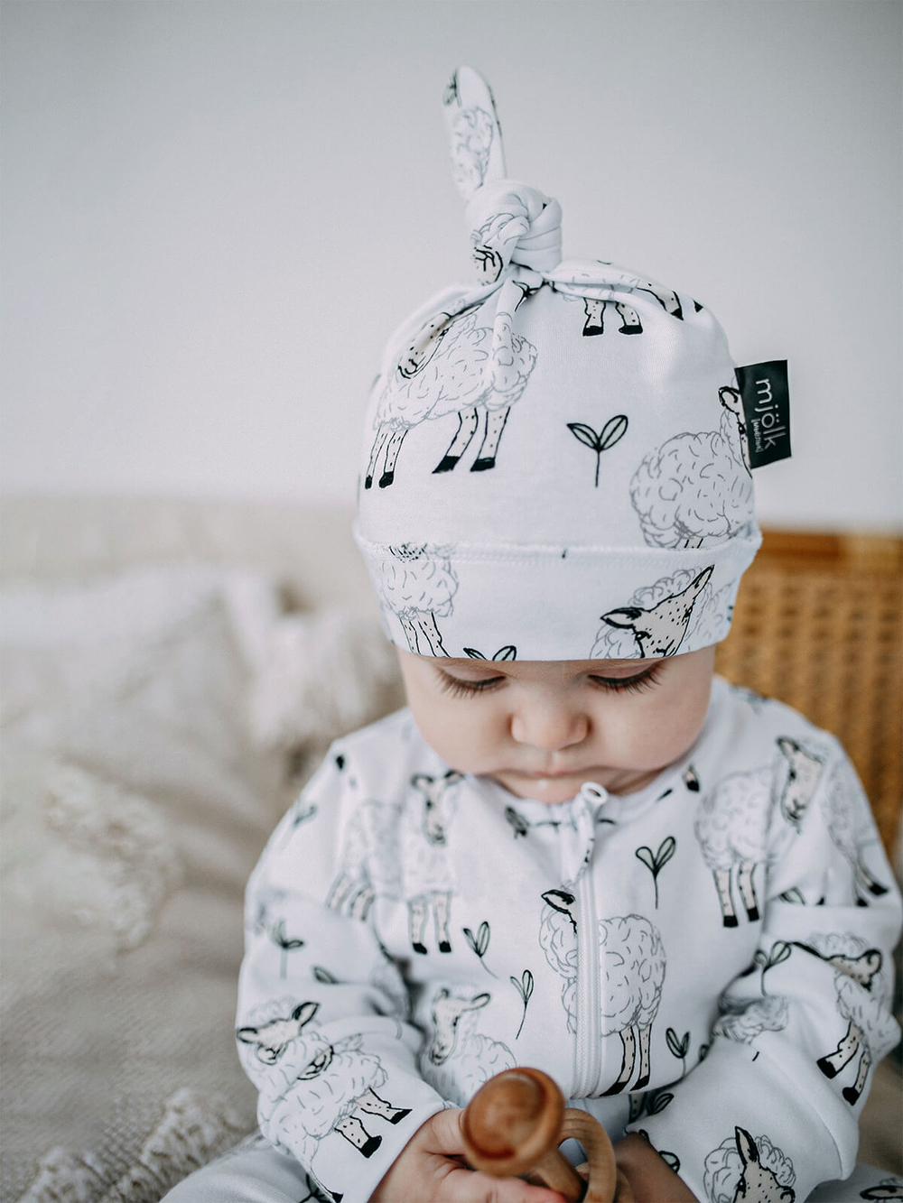 Шапочка Mjölk Овечки, уценка