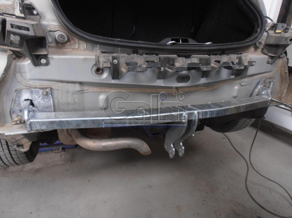 Фаркоп оцинкованный Galia R068A для Renault Grand Scenic II, Scenic II, Megane II хетчбек 2004-2009(паспорт и сертификат в комплекте)(без электрики)
