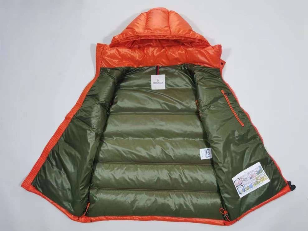 Безрукавка Moncler
