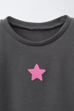 ZARA ФУТБОЛКА С ВЫШИВКОЙ, УГОЛЬНЫЙ