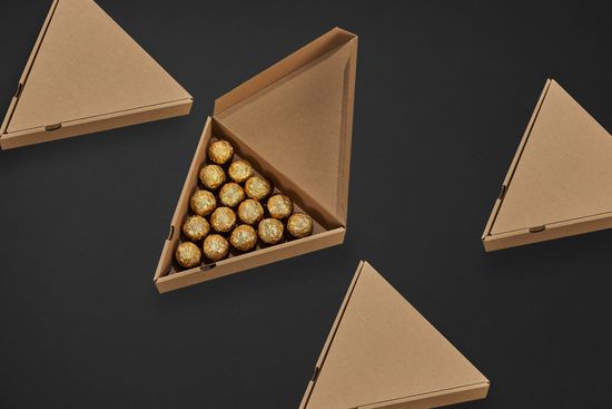 Упаковка для 15 шоколадных конфет. Треугольник