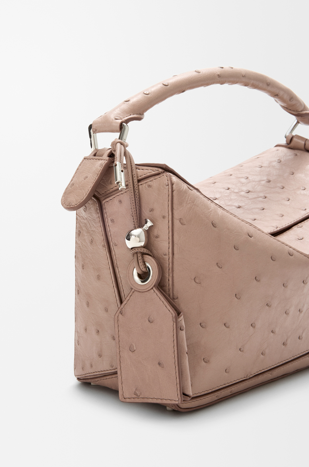 Loewe Маленькая сумка Puzzle Featherlight из страусиной кожи, серо-коричневый