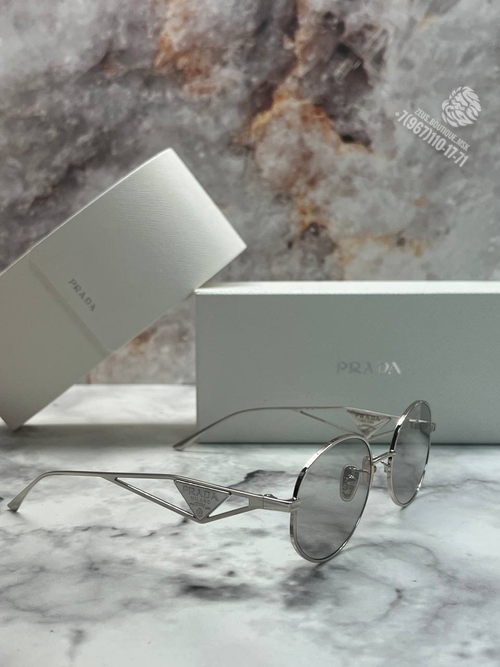 Солнечные очки Prada