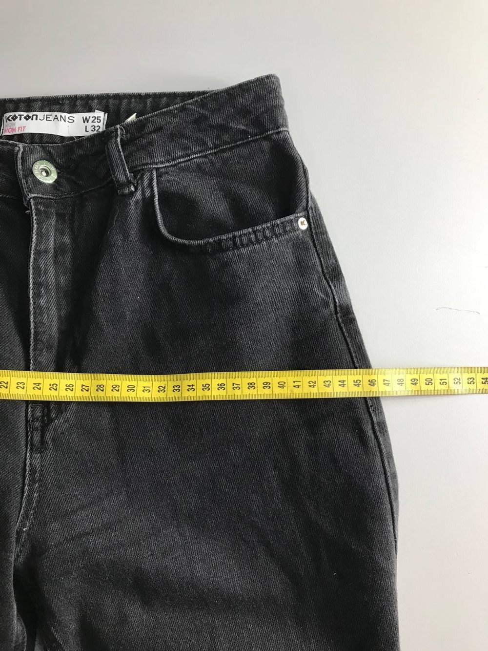 Джинсы Koton с порезами, маркировка 25, визуально на 40/42 размер
