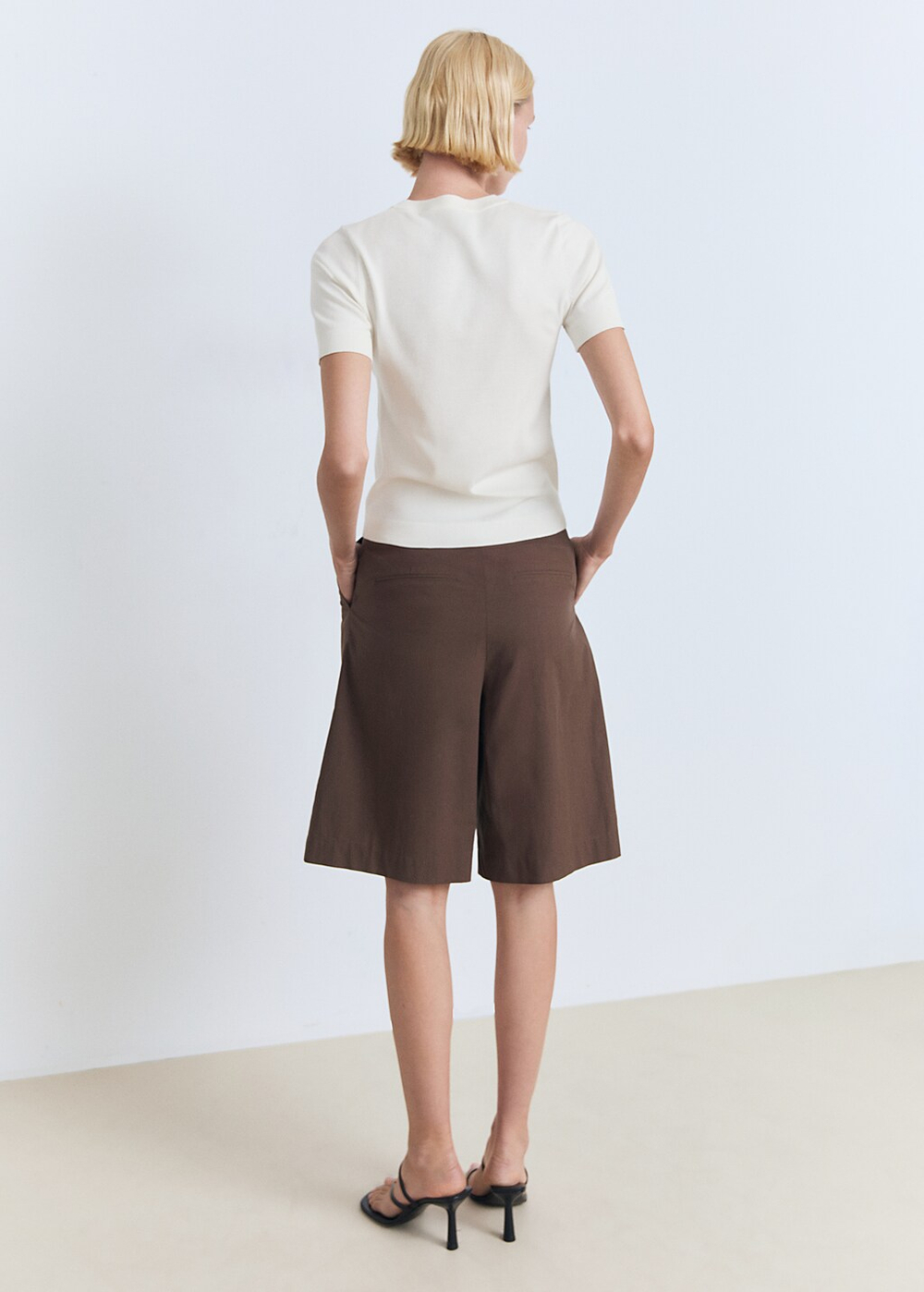 Джемпер из тонкого трикотажа с короткими рукавами