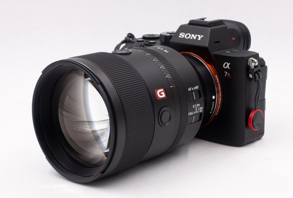 Объектив Sony FE 135mm f/1.8 GM (SEL135F18GM), черный