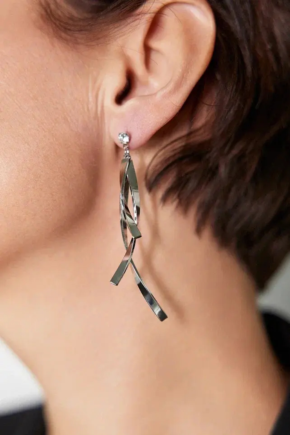 Серьги пусеты кристалл с тремя неровными палочками, оттенок серебро