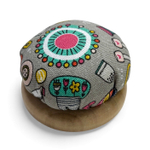 Игольница - подушечка на деревянной основе