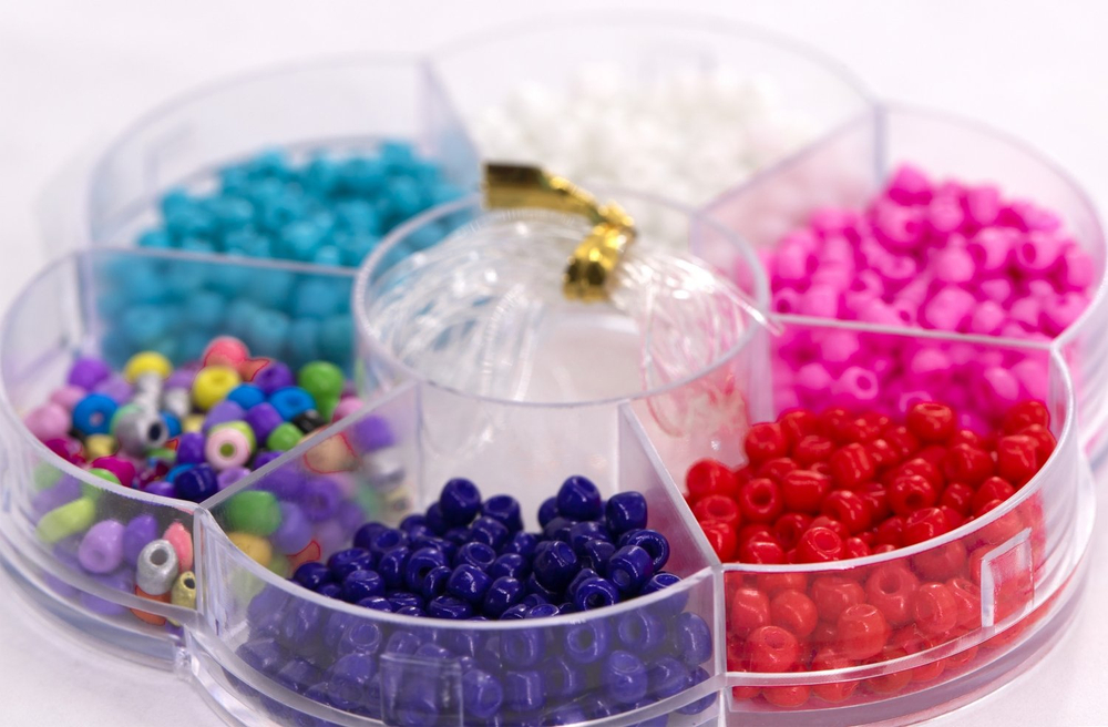 Набор для создания украшений-бисер Alingar, 80х80х12 мм, "Микс", 5 цв. и микс бисер, 1х1,1 м леска, пластик. пенал