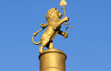 Наш проект: Демонтаж льва на привокзальной площади Красноярска