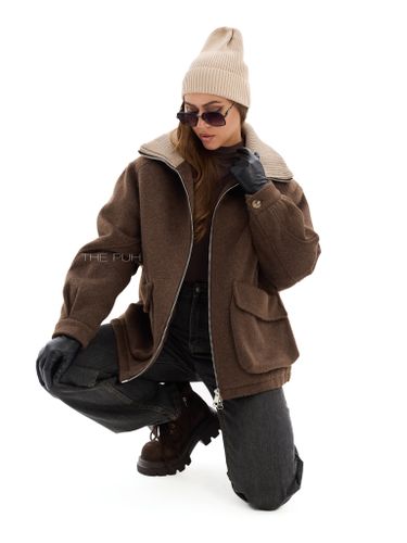 Шоколадная куртка с накладными карманами