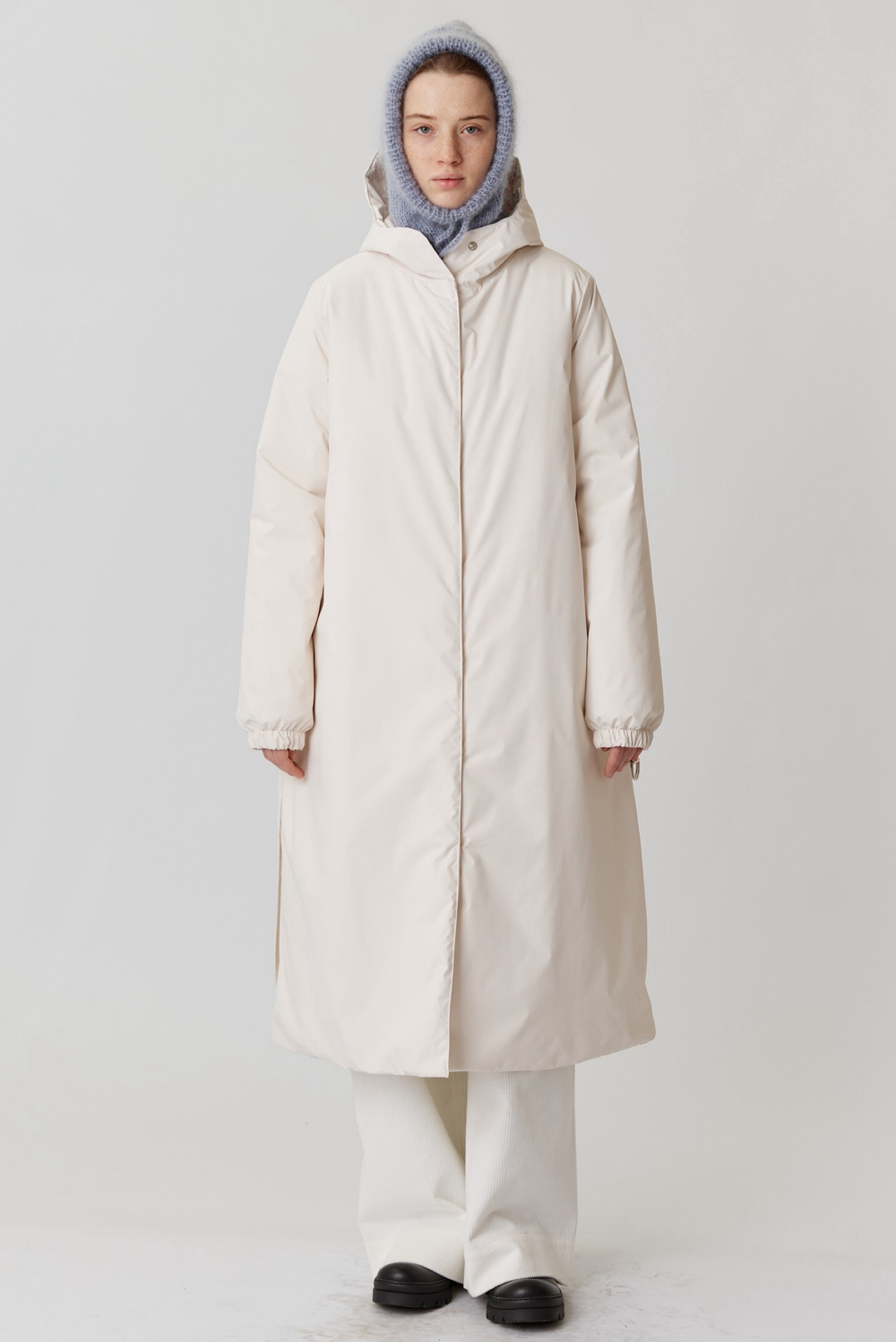 Зимнее пальто миди молочного цвета