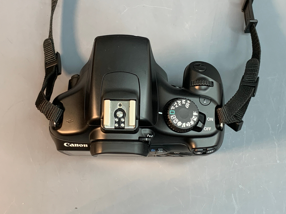 Canon EOS 1100D kit EF-S 18-55mm 3.5-5.6 lll