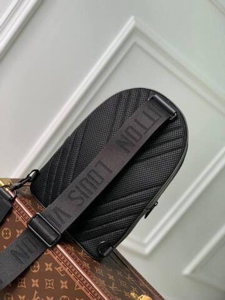 Сумка-слинг Louis Vuitton