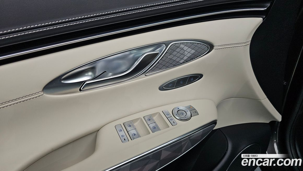 Genesis GV70 2.5T Бензин 2WD (07.2023)