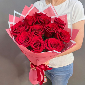 Букет из 11 красных роз сорта "Эксплорер" (Эквадор 60 см)