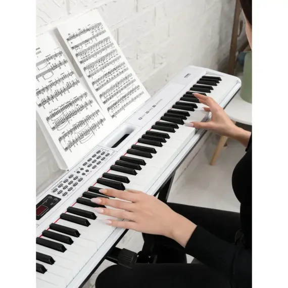 ON Music Maestro White