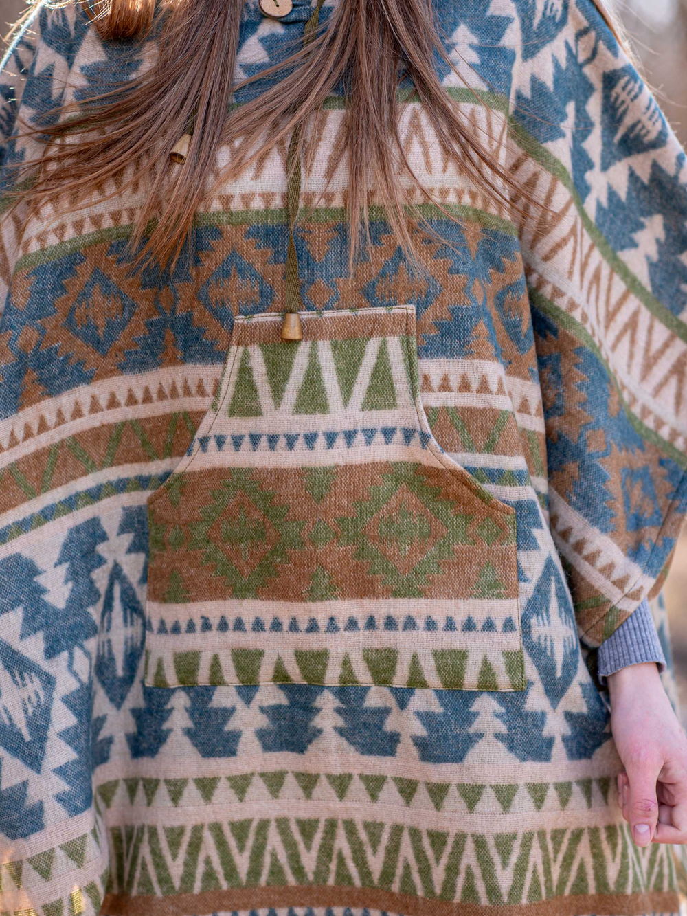 Пончо шерстяное с орнаментом