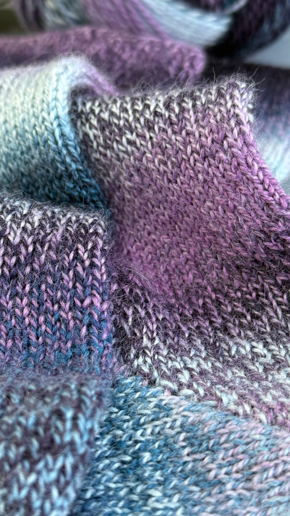 Пряжа Crazy Zauberball (1699/Аромат сирени), 420м/100гр