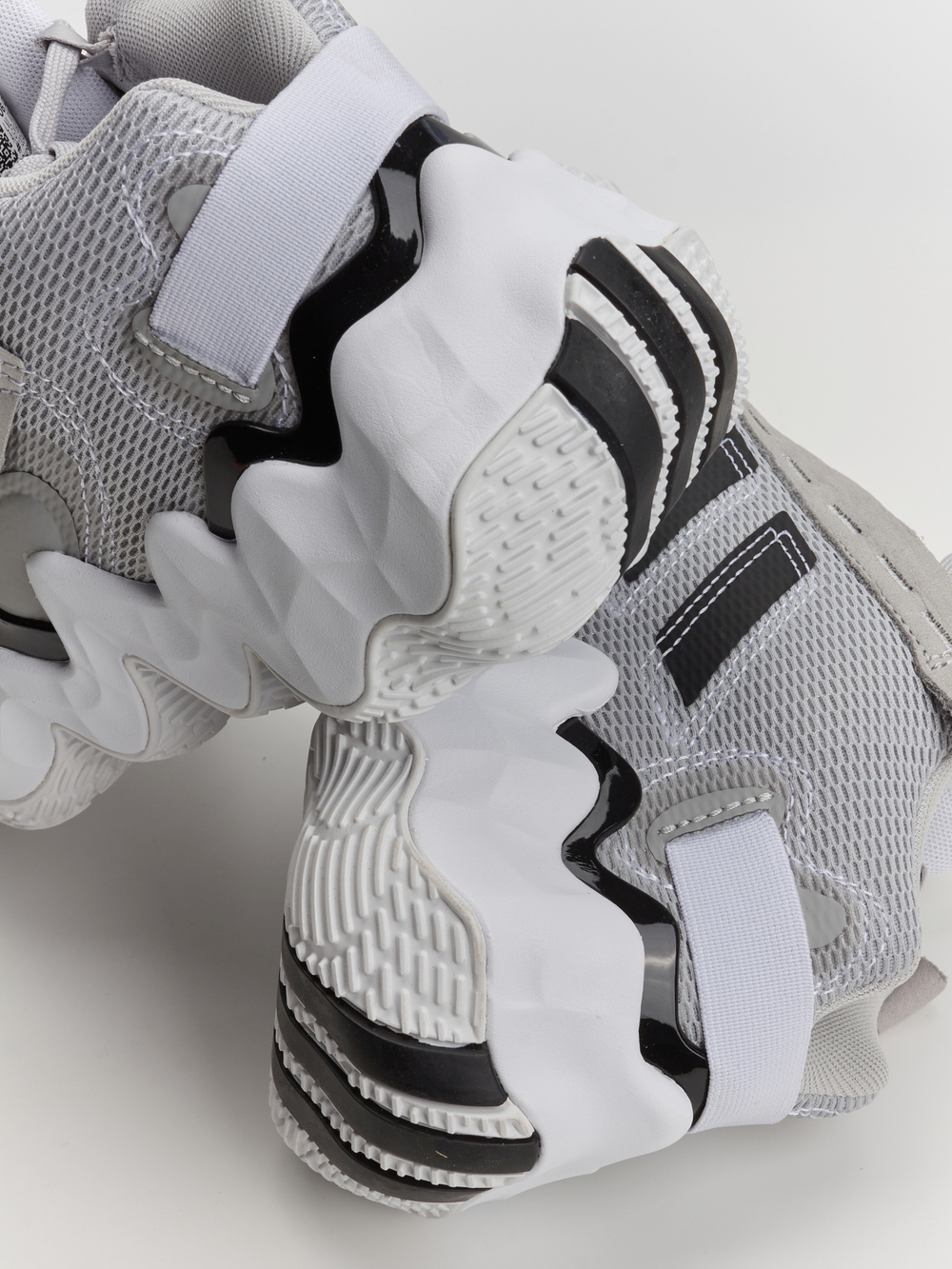 Кроссовки Adidas Exhibit B Wmns Mid GY8983