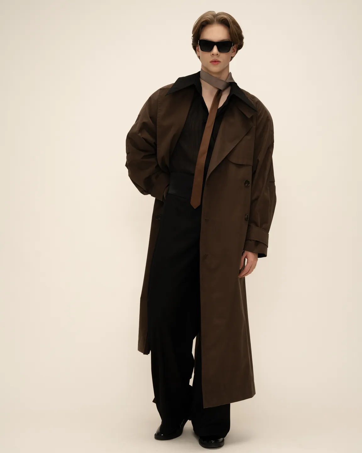 Коричневый тренч 