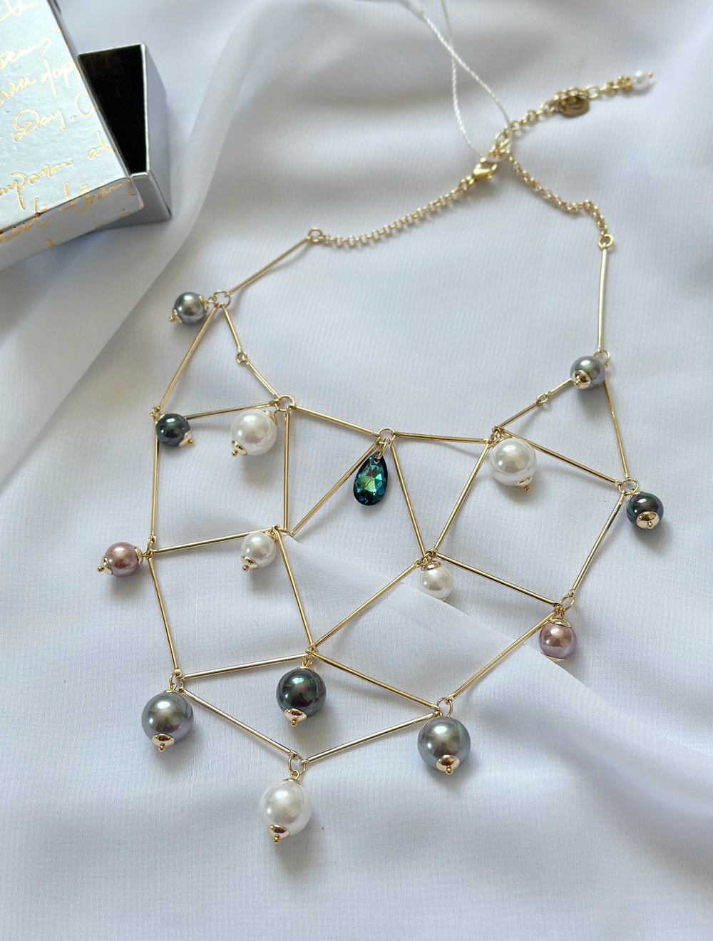 Колье "Ренессанс" с кристаллом Swarovski и жемчугом Майорка, оттенок золото