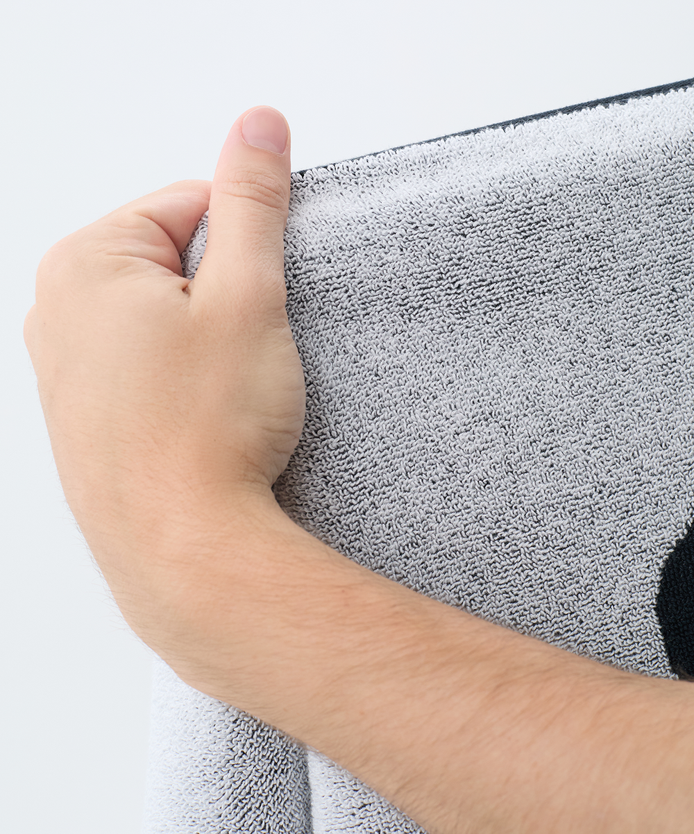 Полотенце спортивное ESSENTIAL Towel L, 70х140, черный/белый