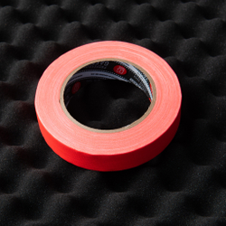 Профессиональный тейп 120mesh @trueGAFF 25мм/25м - Розовый Пинк (Светится в ультрафиолете) на тканевой основе  для киносъемок и сцен тип Gaffer Pro tape